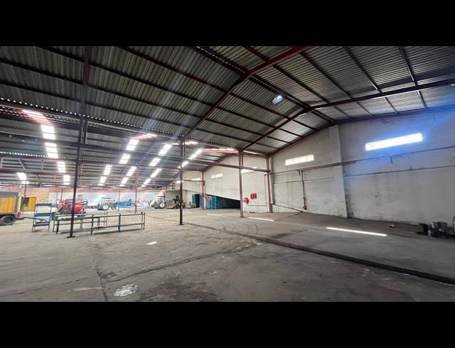 2,700M² WAREHOUSE TO LET IN BELLEVUE